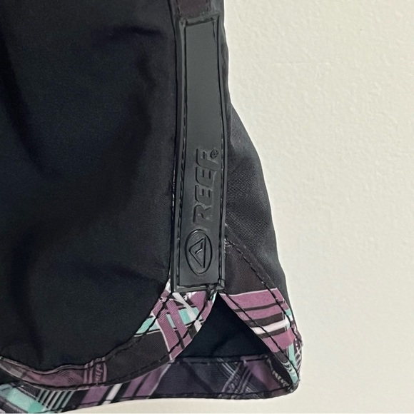 Men’s Reef Stryker Black With Purple Plaid Swim Trunks Board Shorts Size 33 - Picture 2 of 14